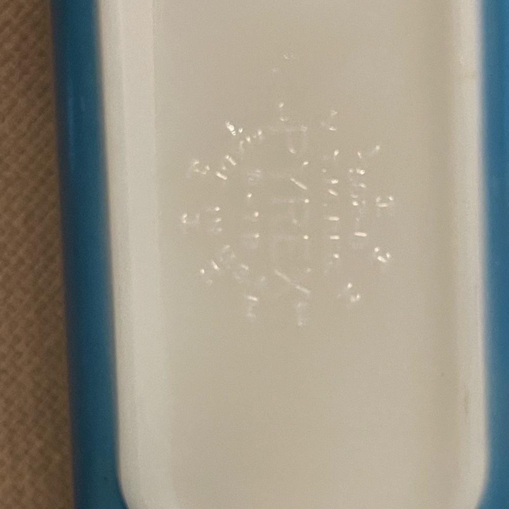 Pyrex Refrigerator Blue Dish with lid - Picture 4 of 6